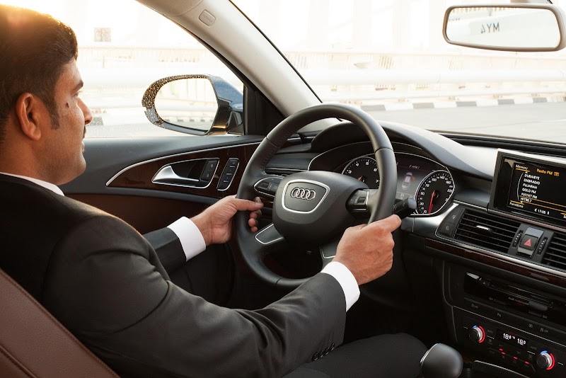 Luxury Car and Limousine Rental Services CCH | Dubai