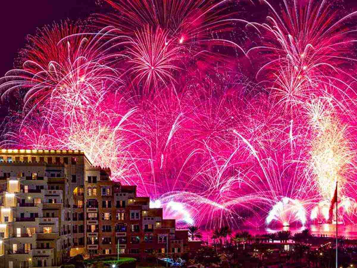 ألعاب نارية مذهلة في رأس الخيمة: كسر الأرقام القياسية العالمية في ليلة رأس السنة