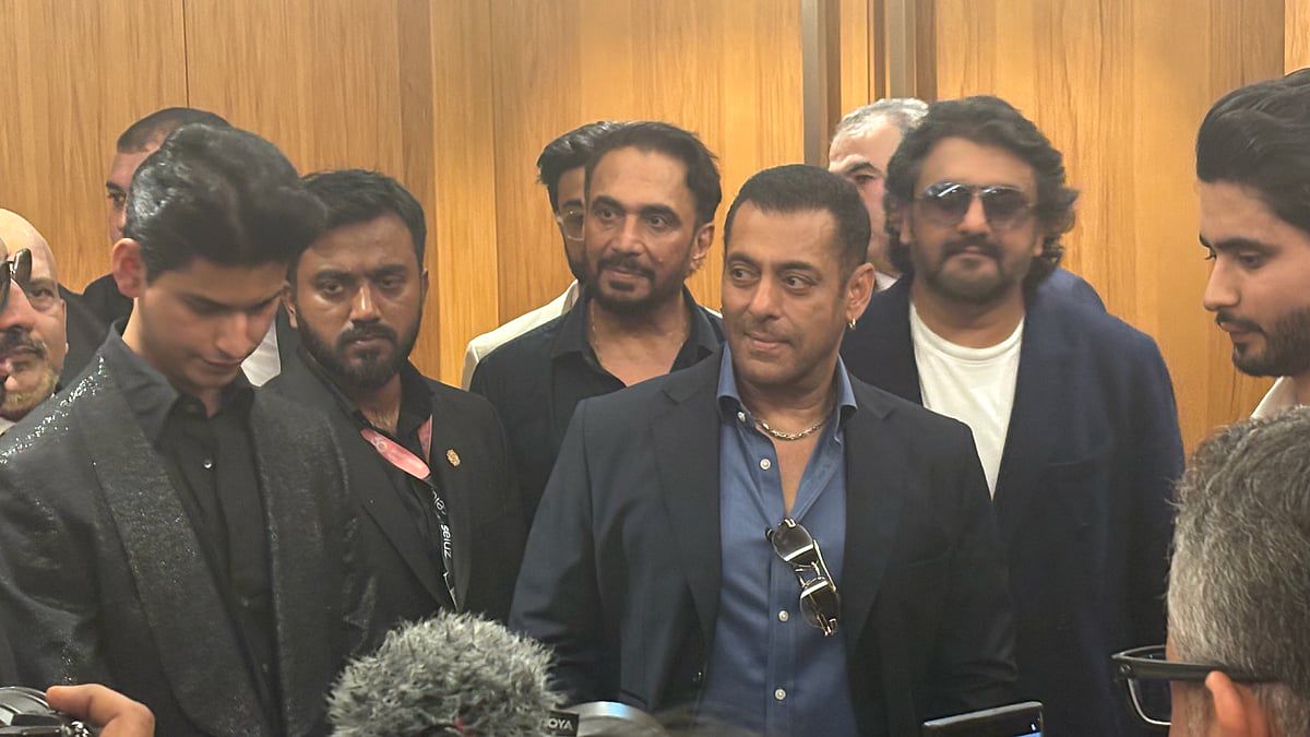 Salman Khan's Brief Dubai Appearance Draws Huge Crowds at Beautyworld