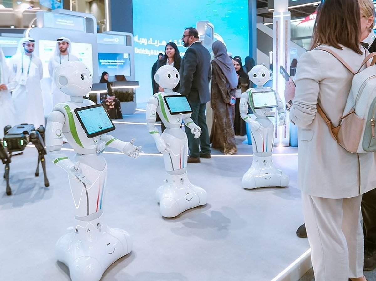 أبوظبي تستضيف أكبر قمة للذكاء الاصطناعي في العالم وسط تحول من التجارب إلى التطبيق الفعلي