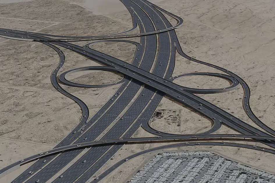 رئيس هيئة الطرق والمواصلات: شبكة طرق دبي قد تمتد لنصف محيط الكرة الأرضية